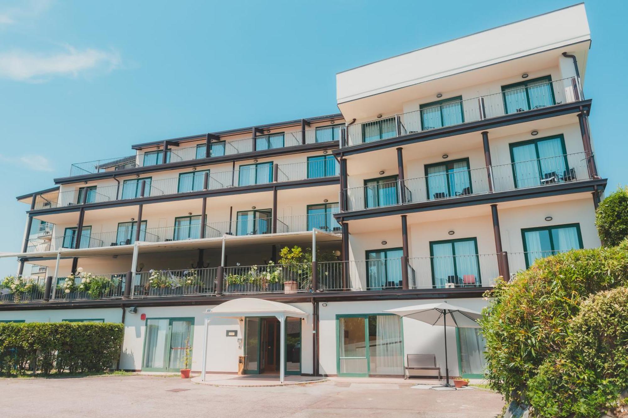 Ahg Riva Del Sole Hotel - Adults Only Moniga del Garda المظهر الخارجي الصورة