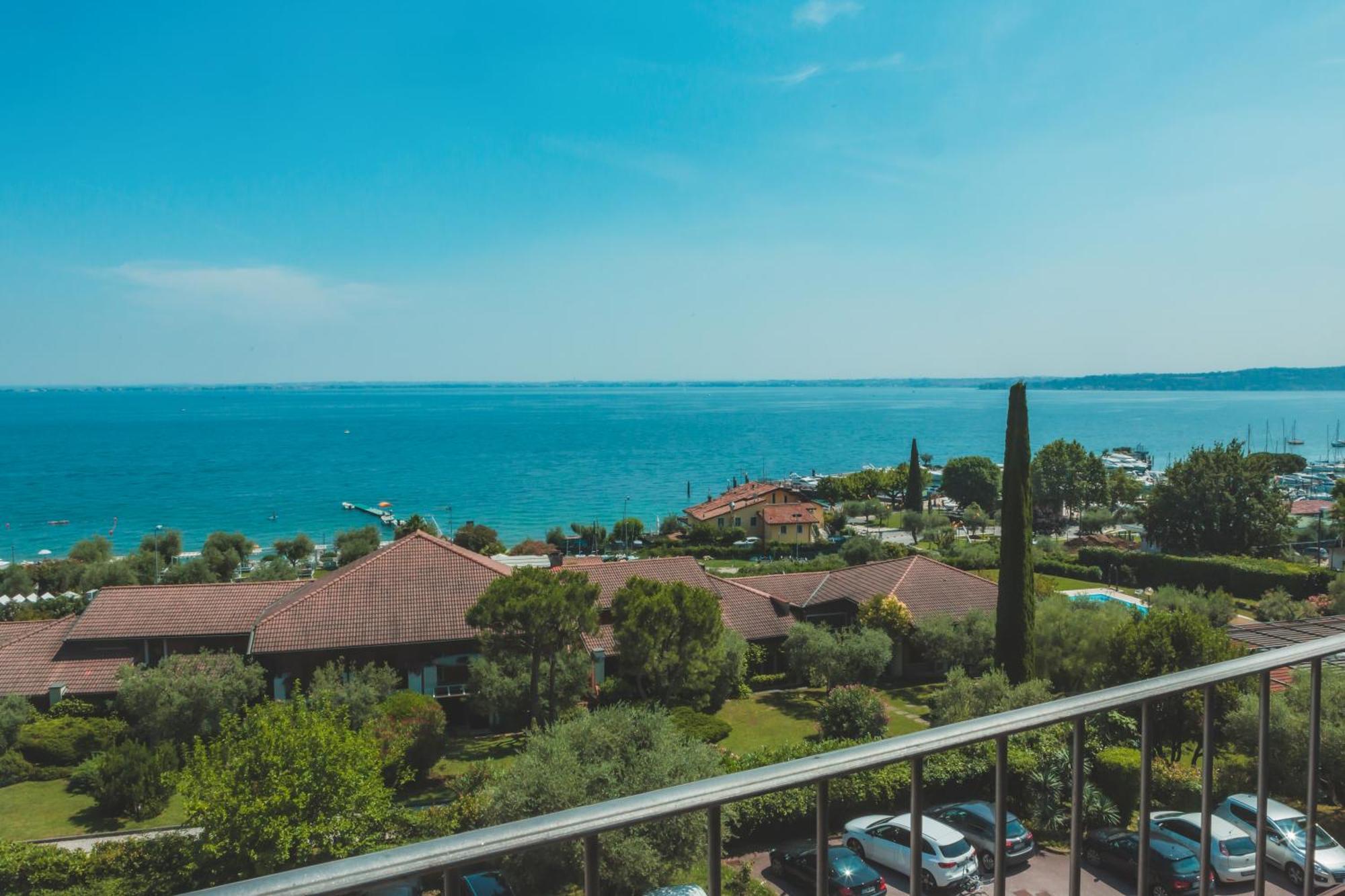 Ahg Riva Del Sole Hotel - Adults Only Moniga del Garda المظهر الخارجي الصورة
