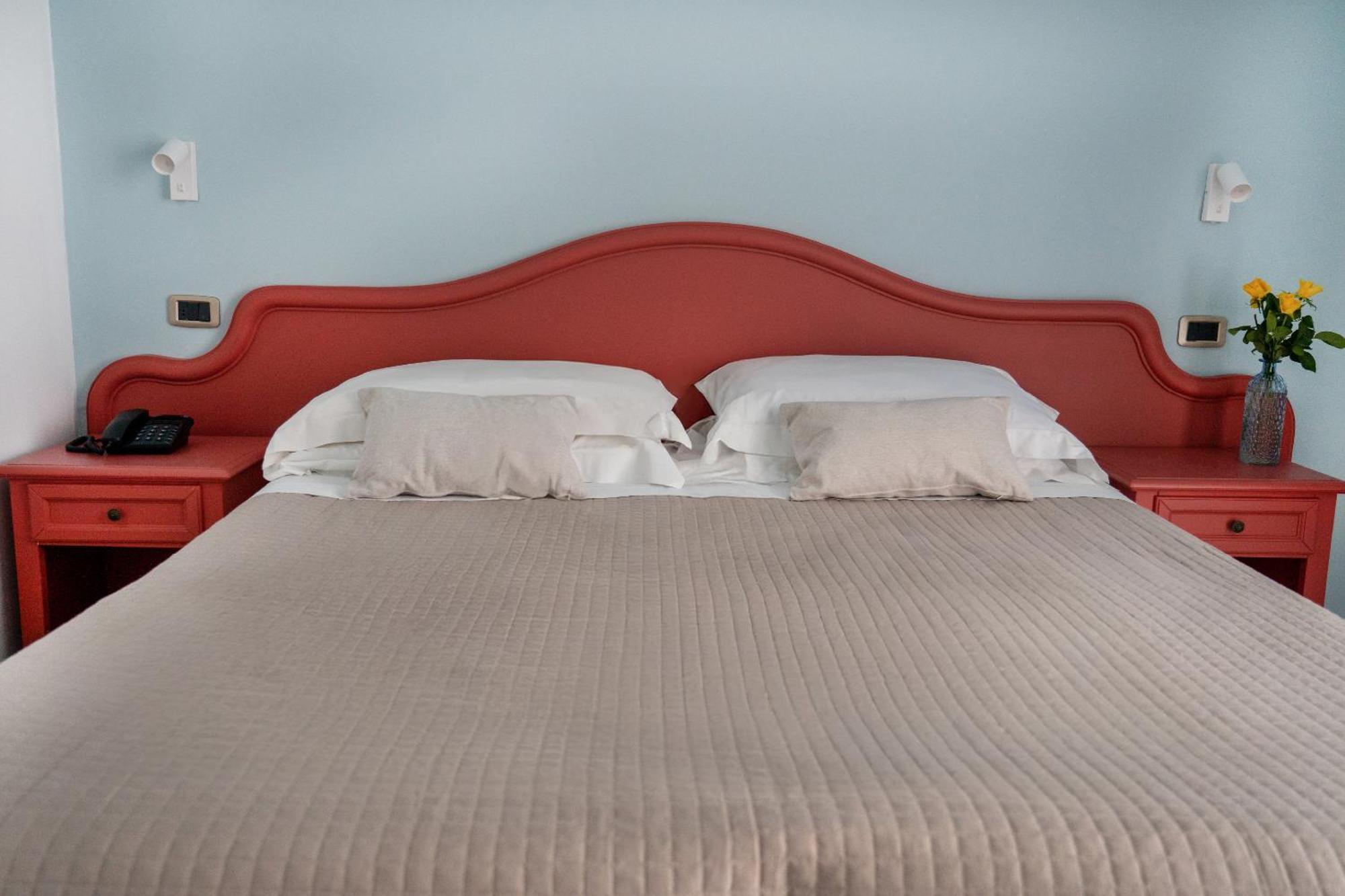 Ahg Riva Del Sole Hotel - Adults Only Moniga del Garda المظهر الخارجي الصورة