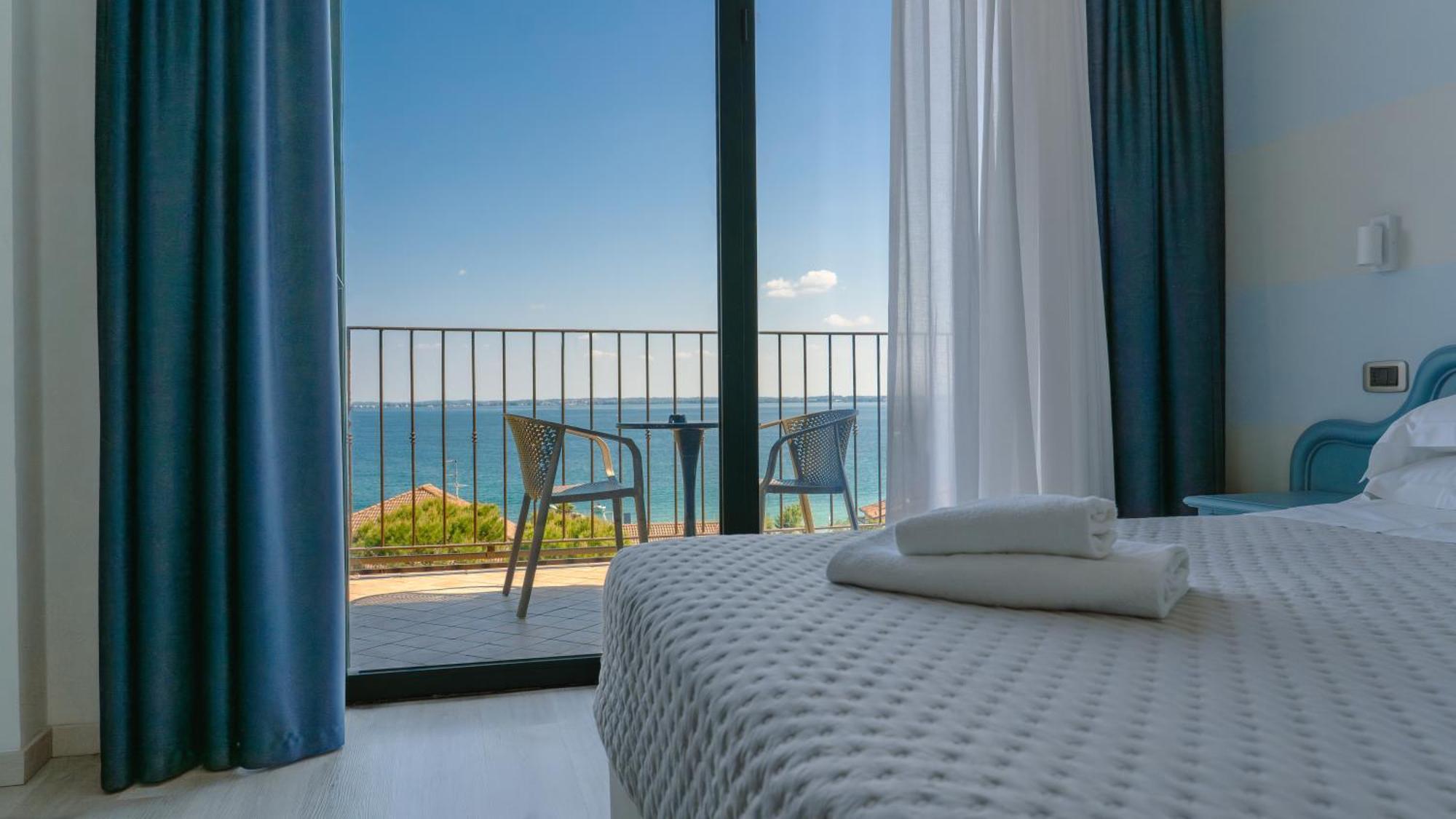 Ahg Riva Del Sole Hotel - Adults Only Moniga del Garda المظهر الخارجي الصورة