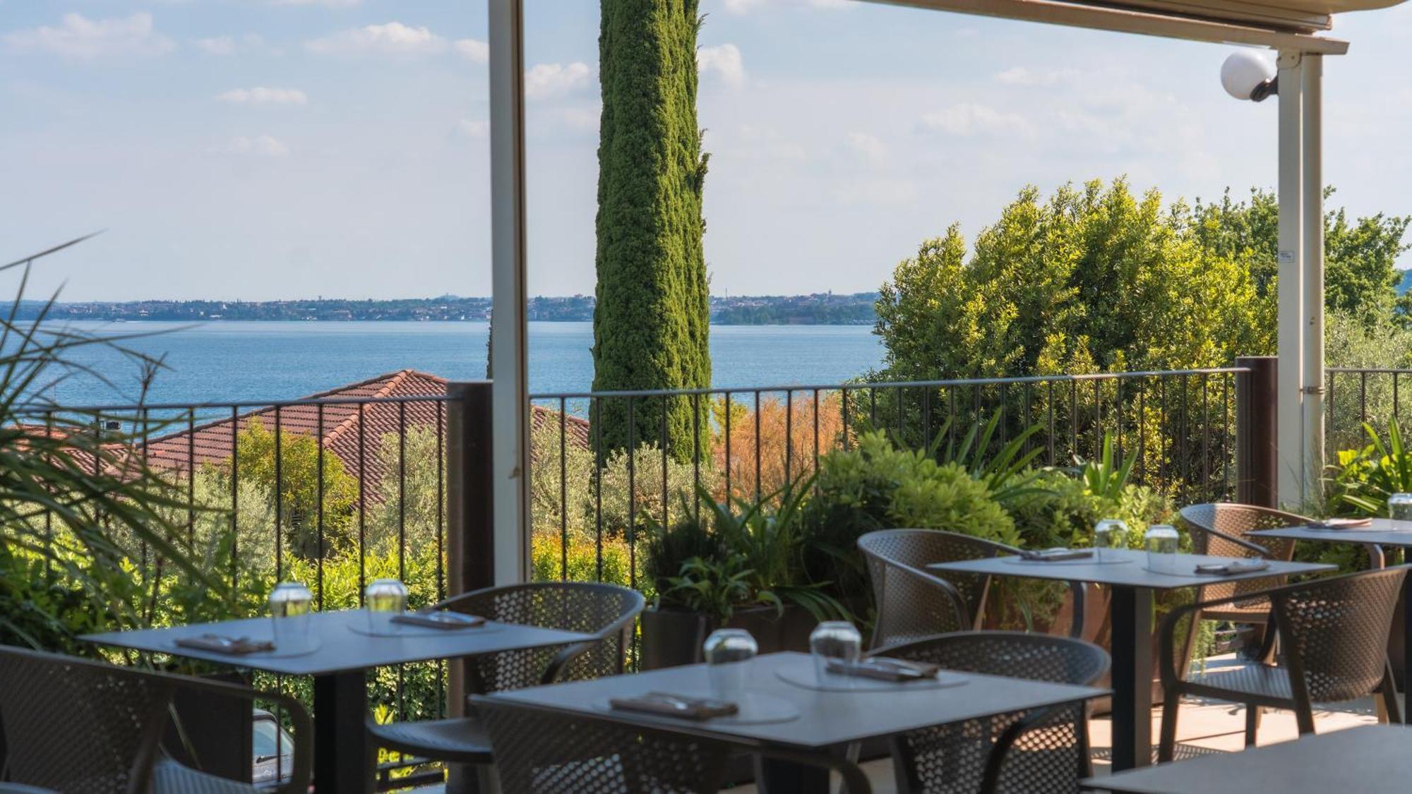 Ahg Riva Del Sole Hotel - Adults Only Moniga del Garda المظهر الخارجي الصورة