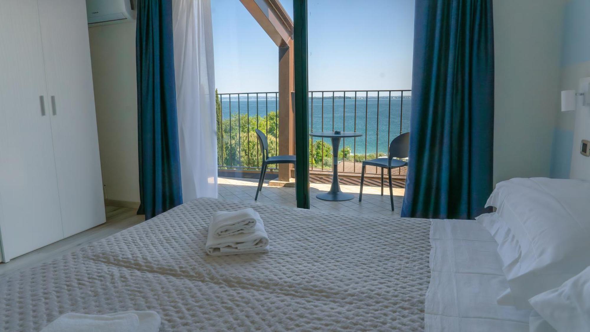 Ahg Riva Del Sole Hotel - Adults Only Moniga del Garda المظهر الخارجي الصورة